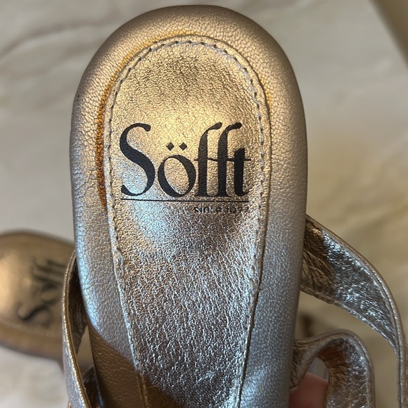 Soft Sandals, Kitten Heel Sz 8 - Picture 13 of 14